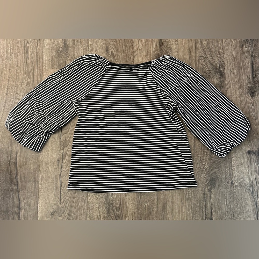 Banana Republic Puffy 3/4 Sleeve Black and White Top